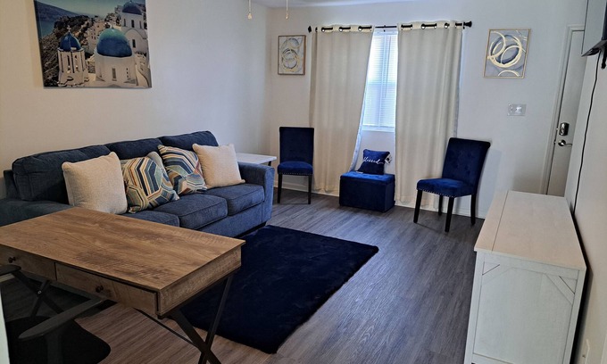 Albany Condominio | Everything You Need and More 2-br condo in Albany with WiFi, AC. Enjoy your stay