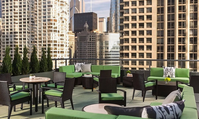 Downtown Chicago Hotel | Everything You Need For The Perfect Vacation! 2 Modern Units, Pets are Welcome!