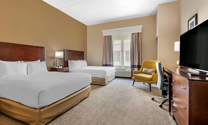 Florida Center Hotel | Everything You Need for Your Florida Trip! FREE Breakfast and Parking!