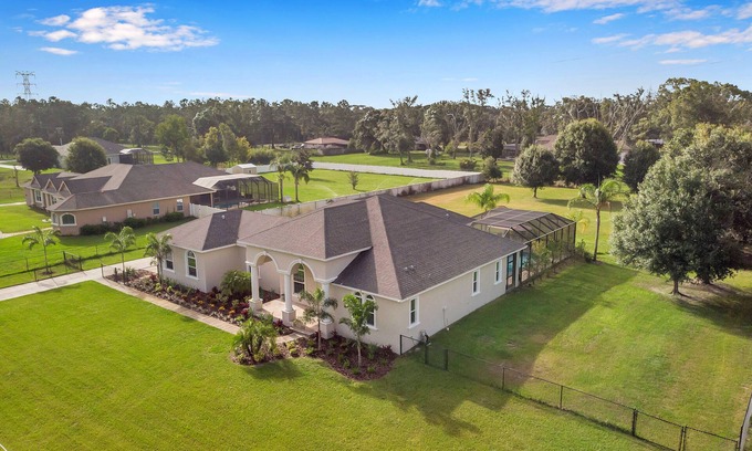 Bearss Plaza Casa | Everything you need in a home to enjoy Florida.