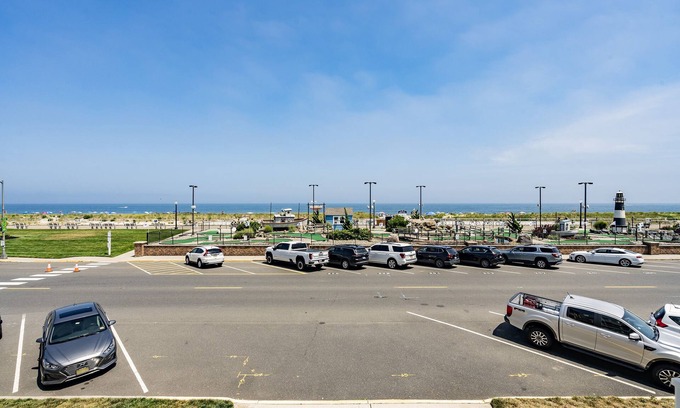 Bradley Beach Condominio | Everything You Want for Your Oceanfront Getaway!