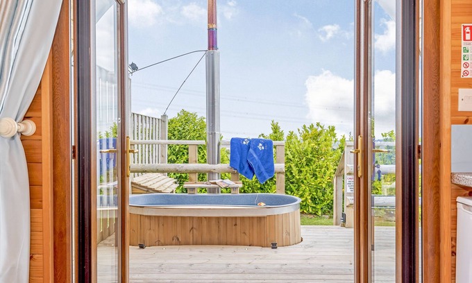 Oakenholt Cabaña | EWE TWO, casa de vacaciones romántica con carácter en Flint, Ref 951606