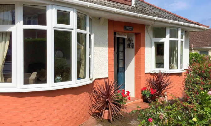Ewenny Cabaña | EWENNY COTTAGE, pet friendly, with open fire in Bridgend