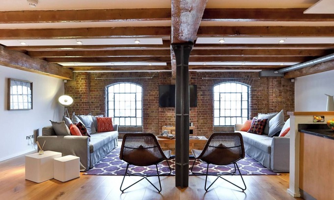 Docklands Apartamento | ExCel Warehouse Conversion by Wild Roses