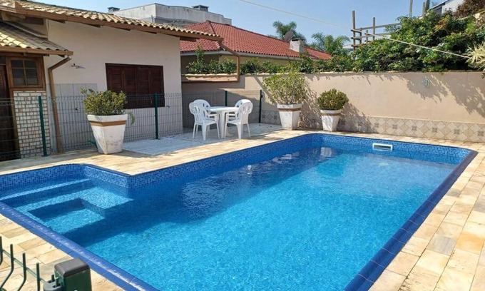 Ingleses Centro Casa | Excelente casa com piscina na Praia de Ingleses
