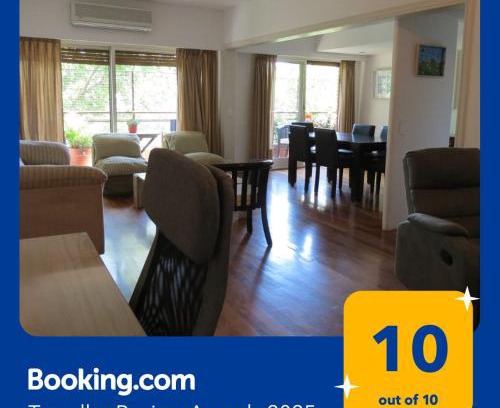 Colegiales Apartamento | Excelente semipiso todo externo frente a plaza