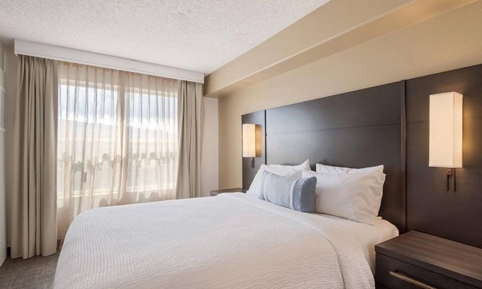 Reno/Tahoe Airport Complejo | Excellent Choice! Unit w/ Full Kitchen, Near Fleischmann Planetarium!