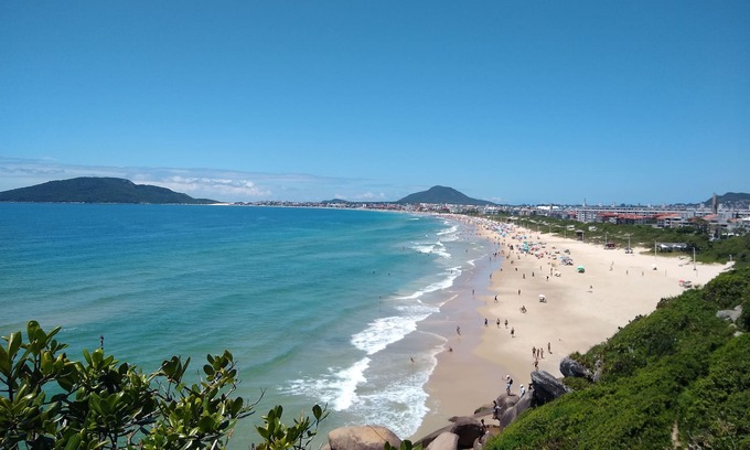 Ponta das Canas Casa | Excellent house in gated community with pool, 1 block from the beach
