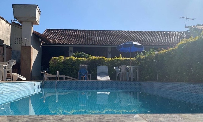 Araruama Casa | Excelente casa en Araruama 5/4 piscina y campo de fútbol