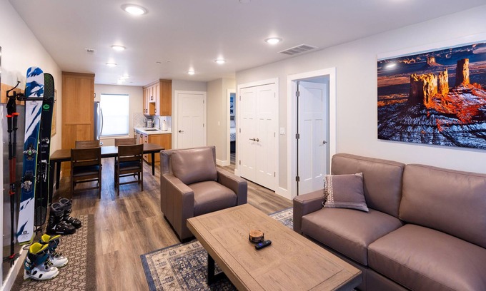 Cottonwood Heights Apartamento | Excellent location for skiing! Brand new, comfy 2BR apartment