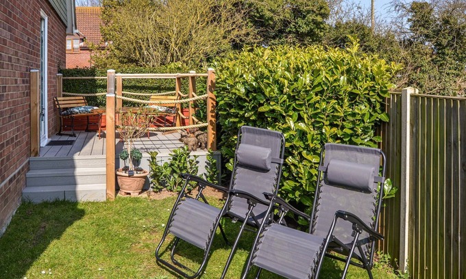 Halvergate Cabaña | 1 bedroom accommodation in Halvergate