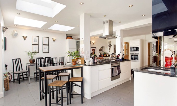 Coombe Vale Casa | Exceptional 5 Bed House in London Borough of Kingston