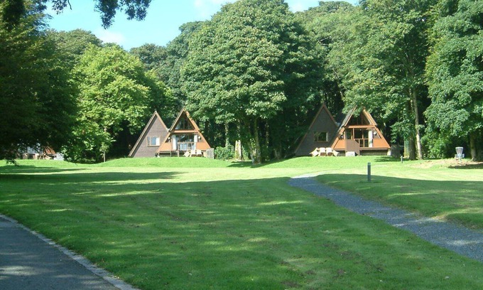 Praze-An-Beeble Casa | Exceptional 3-bedroom lodge on spacious country estate. Free gym, pool & more