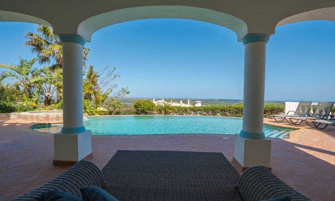 Budens Villa | Excepcional villa de 4 dormitorios con impresionantes vistas y piscina climatizada