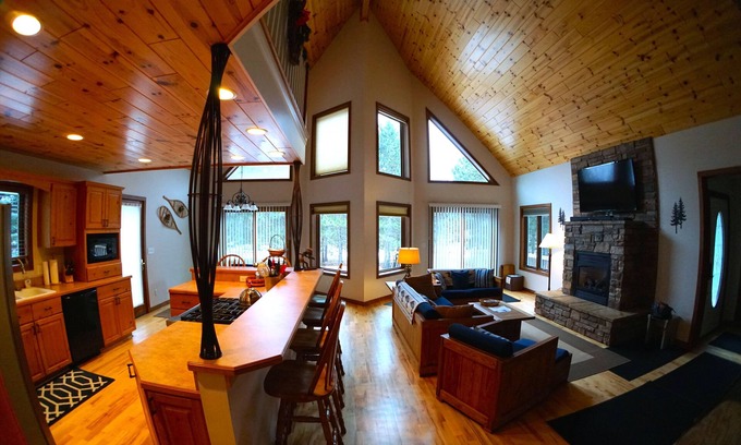 Harbor Springs Chalet De Esquí | Excepcional chalet cerca del puerto, Nubs Nob y Boyne Highlands Ski and Golf Resort