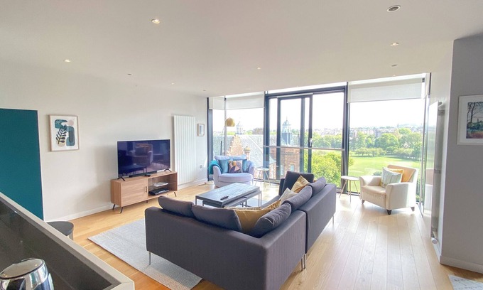 Laurieston Apartamento | Exceptional city living with breathtaking views. Sleeps 4.