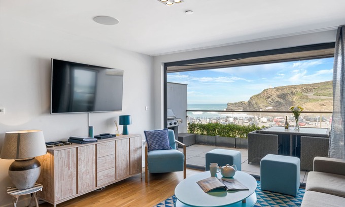 Portreath Casa | Exceptional four-storey townhouse with stunning sea views