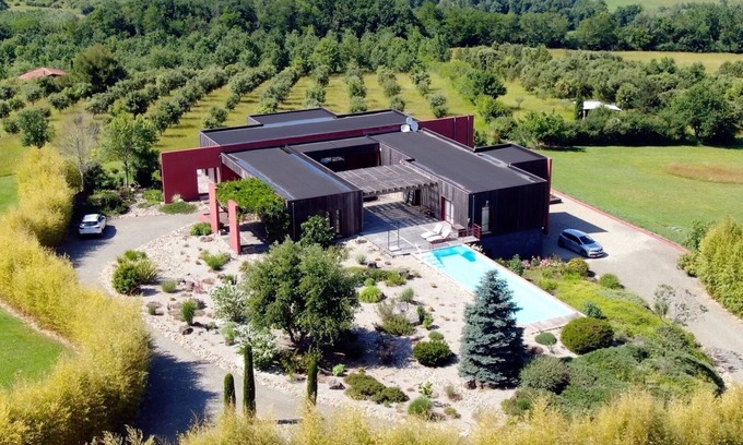Lusignan-Petit Apartamento | Exceptional modern home in rural setting with amazing views - private pool & gym