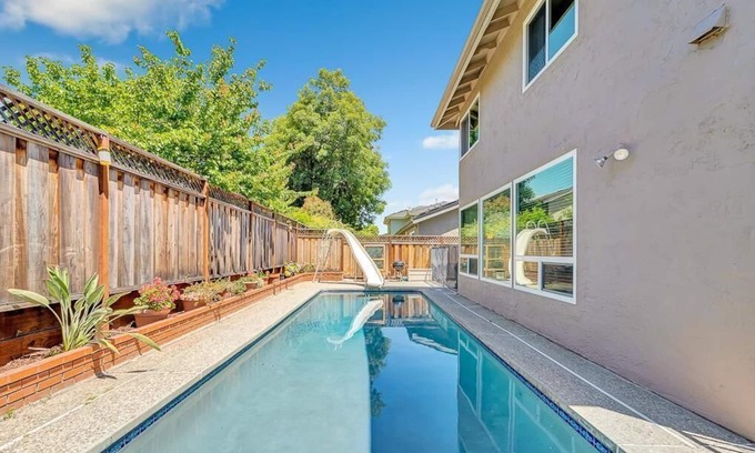 Edenvale Casa | Exceptional/Pool/Mountain view/2300Sqft²/King/4B/2.5B/400MB+Spd
