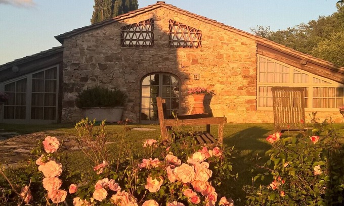Panzano in Chianti Cabaña | Granero Excepcionalmente Pretty Completamente restaurada con piscina y vistas al valle de Chianti