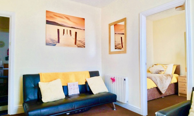 Retford Apartamento | Excepcionalmente espacioso piso de piso superior en 2 plataformas: deslumbrante ¡Limpio! Divertido y acogedor!