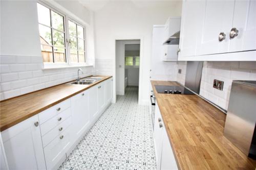 Coventry Casa | Exceptionally Stunning Four Bed Terraced House With Two Bathrooms- Recently Renovated