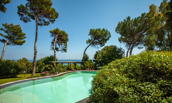 Santa Margherita di Pula Villa | villa exclusiva frente al mar acceso directo a la playa con piscina privada