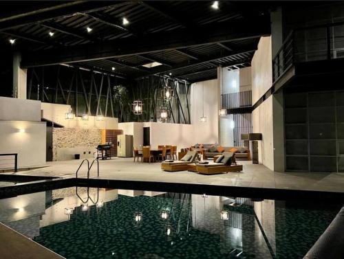Cuernavaca Casa | Exclusiva Casa Minimalista Vapor, Alberca & Asador