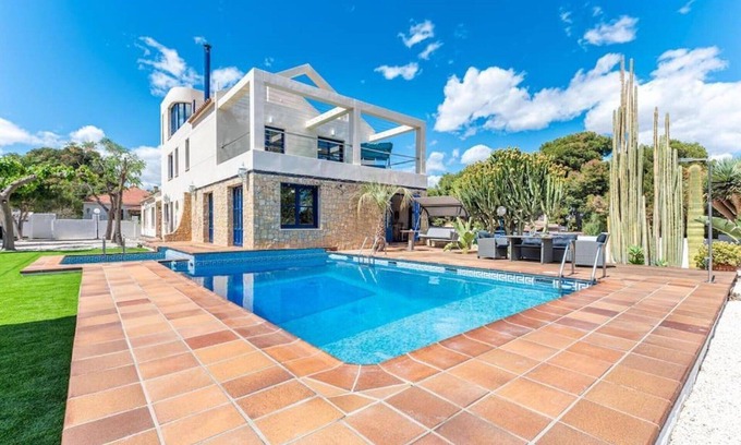 Vista Hermosa Villa | Villa Superior Lucentum