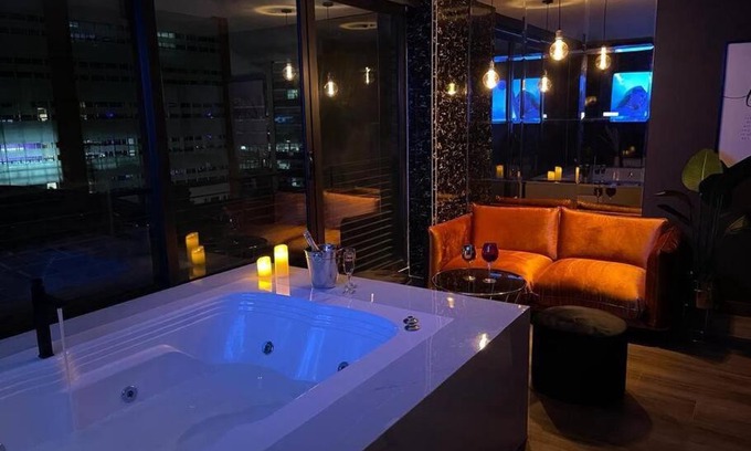 Antonio Narino Apartamento | Exclusive 2 BR Loft + Jacuzzi & Great Amenities