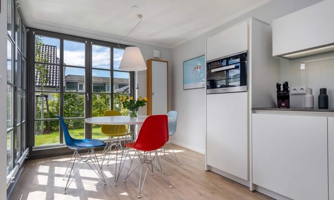 Zingst Apartamento | Exclusivo apartamento en una ubicación central con jardín, chimenea, WiFi, Sky, PS4, FIFA20, karaoke
