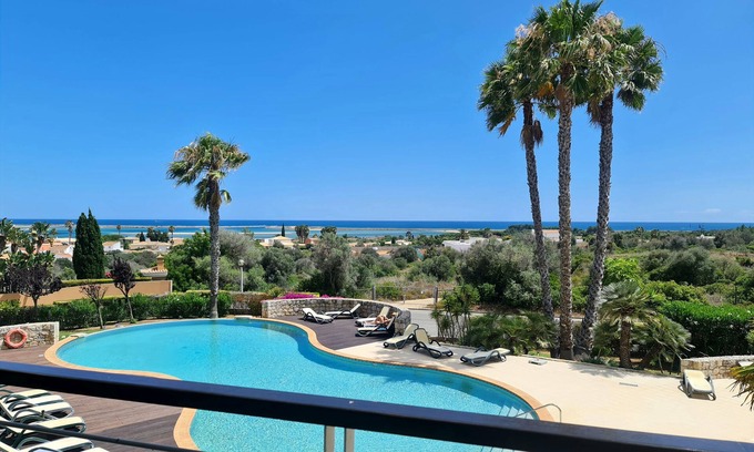 Alfarrobeira Apartamento | Exclusive apartment in the resort Foz da Ria,ocean view, pool, gym, sauna, wifi