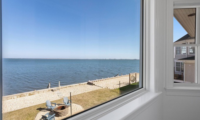 East Quogue Casa | Exclusive Bayfront Oasis Awaits You In East Quogue