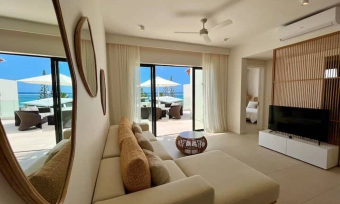 Belle Mare Apartamento | Exclusive beachfront penthouse