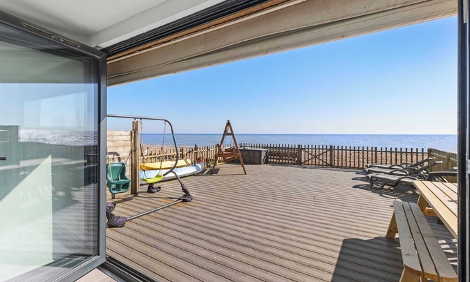 Pevensey Casa | Exclusive Beachfront Home with Panoramic Views & Family Fun.
