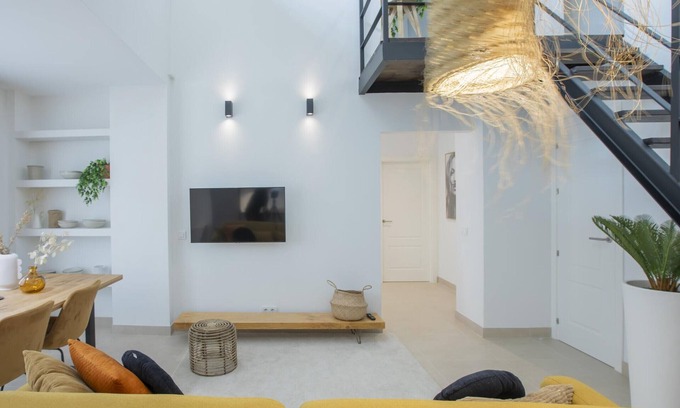 Plaza de Toros Vieja Apartamento | Exclusivo dúplex de 3 hab en el centro de Málaga, cerca de la playa y ambiente local