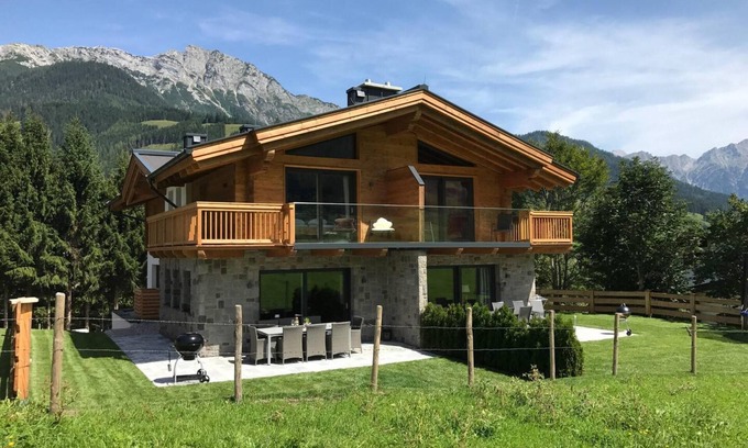 Leogang Chalet De Esquí | Exclusive chalet with wellness and stunning views