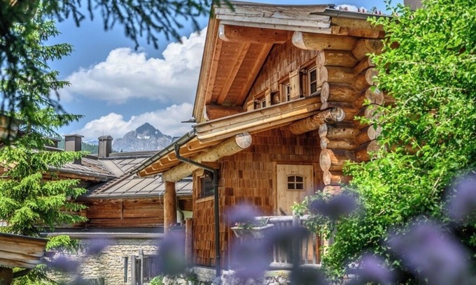 Maria Alm am Steinernen Meer Chalet De Esquí | Exclusive chalets with their own Swiss stone pine sauna, private whirlpool & open fireplace
