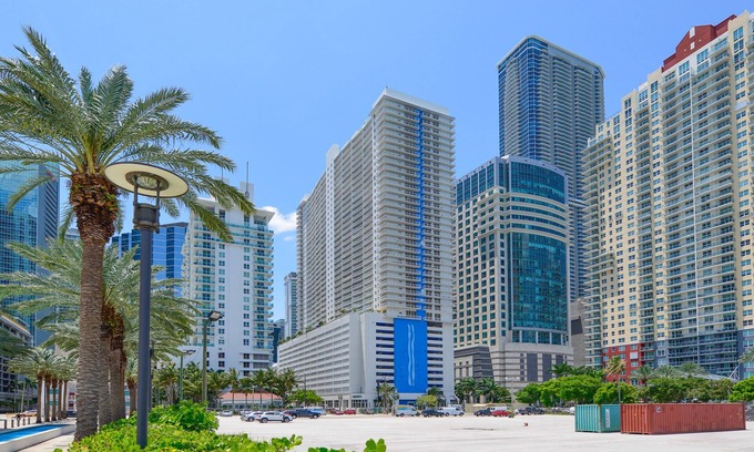 Brickell Apartamento | Exclusive condo at Brickell with pool