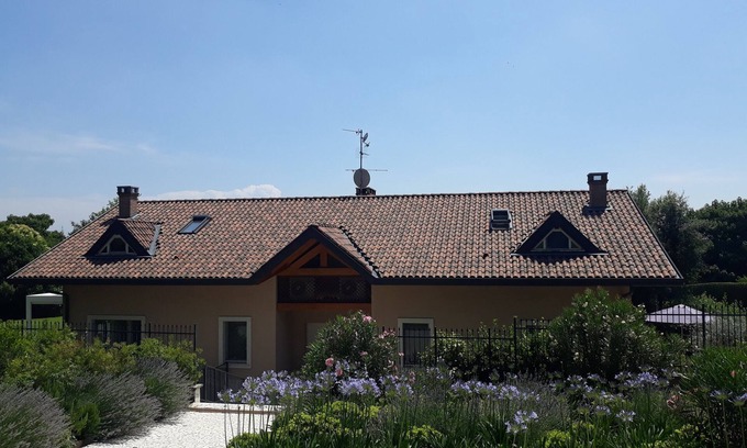 Dosso Villa | Exclusiva villa de campo con jardín privado a las afueras de la ciudad.