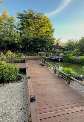 Homestead Apartamento | Exclusive Lake Tiny House in Beautiful Japanese Garden