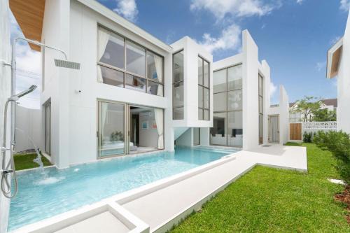 Si Sunthon Villa | Exclusive Living in Designer 4BR Pool Villa in Lux Pride 2 V11 Residence, Near Laguna