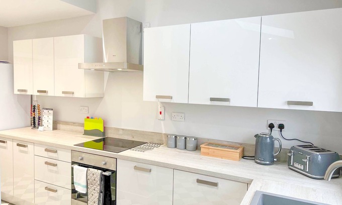 Olton Casa | *Exclusive* Modern, Stylish 3-bed, sleeps 6 -Birmingham,Solihull,NEC,Airport,HS2