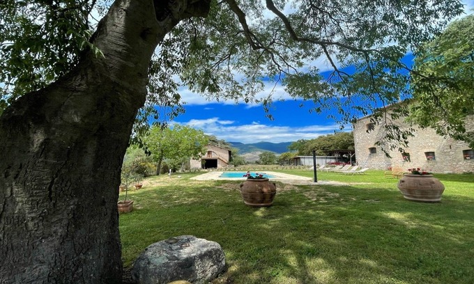 Poreta Villa | EXCLUSIVE POOL- OPEN ALL YEAR, SPOLETO BIO-FARM - SLEEPS 8, WIFI, AIRCON
