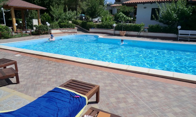 Partinico Villa | CASA ESMERALDA, PISCINA de agua salada, pinos y azul mar Mediterráneo limpio