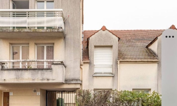 Seine-et-Marne Apartamento | Exclusive studio with an office, balcony, Wi-Fi & free parking spot