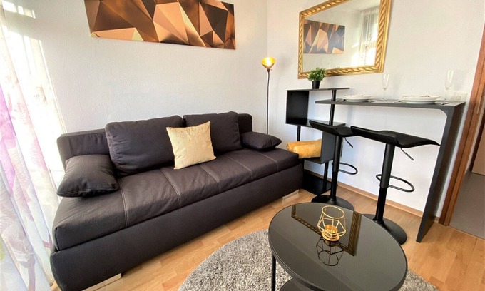 Safferstetten Apartamento | EXCLUSIVE Studio in BEST LOCATION +NETFLIX +BOXSPRING-SofaBed
