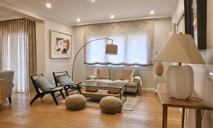 Nueva España Apartamento | Exclusivo Apartamento de Tres Dormitorios a Pasos de Plaza de Castilla