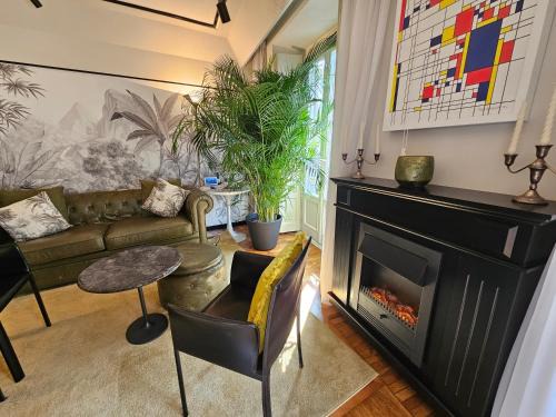 San Babila Apartamento | Exclusive top floor 2-bedroom flat