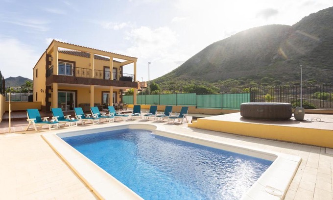 Los Cristianos Apartamento | Exclusive villa with private pool 1 kilometer from Los Cristianos Beach